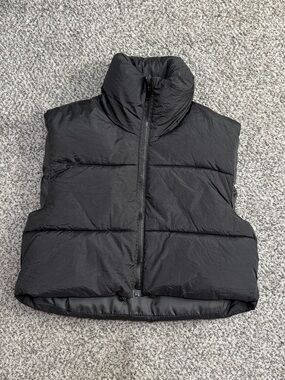 Black cropped vest